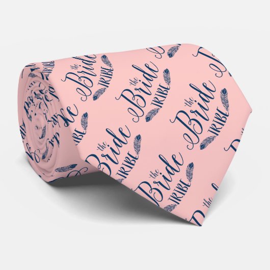 De bride Tribe Dark BlueText op lichtroze Stropdas (Opgerold)