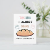 De broodje is bijna klaar baby shower bedankje briefkaart (Staand voorkant)