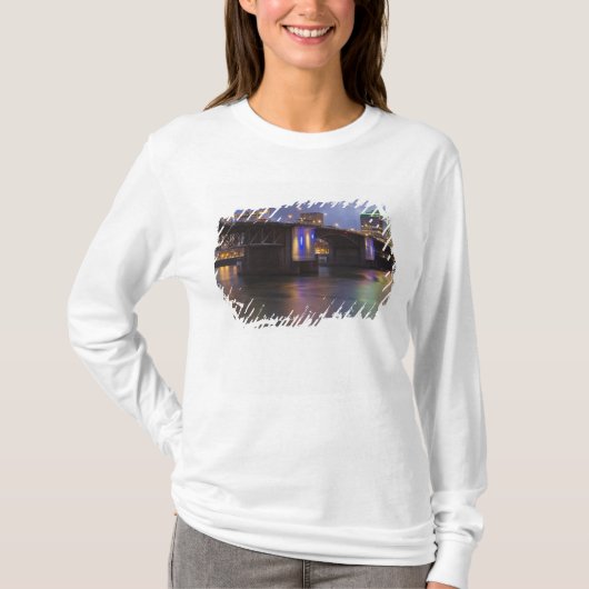 De brug over de Willamette T-shirt (Voorkant)