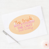 De bruid is de chat roze vrijgezel binnengegaan ovale sticker (Envelop)