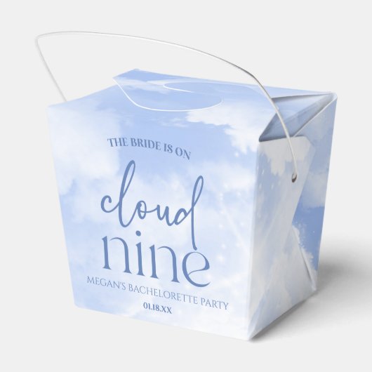 De bruid is op wolk negen blauwe vrijgezellenfeest bedankdoosjes (Achterkant)