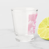 De bruid is op wolk negen roze vrijgezellenfeest shot glas (Links)