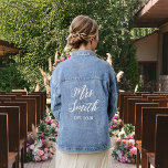 De bruid Mrs. heeft zich gevestigd Denim Jacket<br><div class="desc">Prachtige denim jas. Perfect voor afbeelding met de bruidsfeestje!</div>