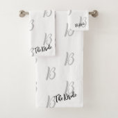 De bruid's Monogram Custom White Bath Handdoek Set (Insitu)