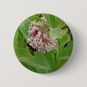 De Bumble Bee op de Melkroos Ronde Button 5,7 Cm