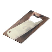 De Butcher. Creditkaart Flessenopener (Voorkant Gekanteld)