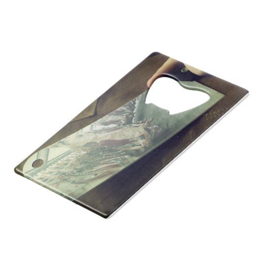 De Butcher. Creditkaart Flessenopener (Achterkant Gekanteld)