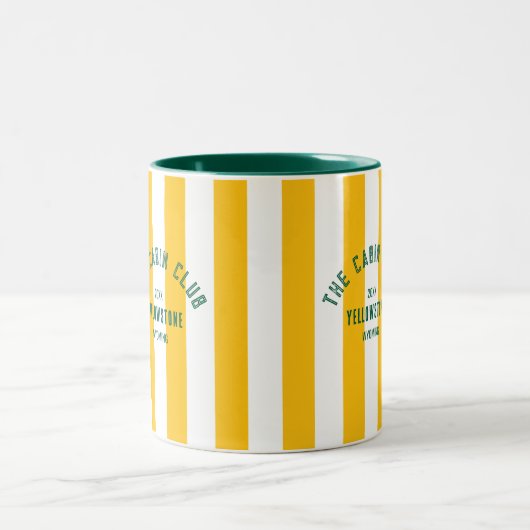 De Cabin Club Custom Crest Yellow Park Stripe Tweekleurige Koffiemok (Center)