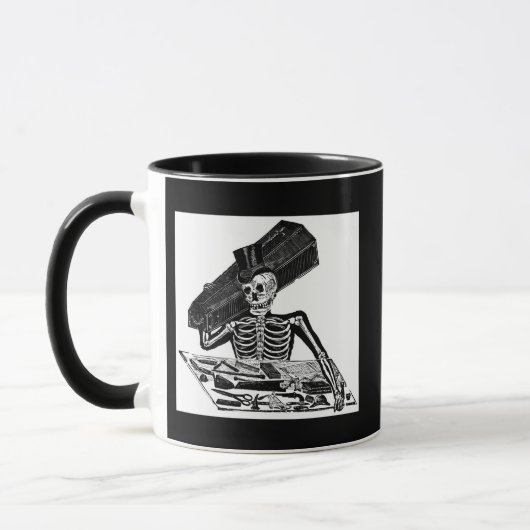 "De Calavera van het volk" ongeveer 1800 Mexico Mok (Links)