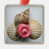 De Camellia en de Shells Metalen Ornament (Voorkant)