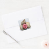 De Camellia en de Shells Vierkante Sticker (Envelop)