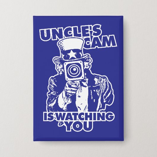 De camera van oom kijkt naar je button (Voorkant)