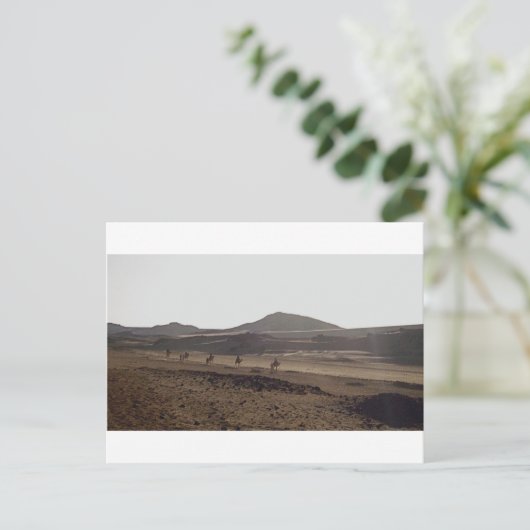 De caravan houdt bewegend briefkaart (Staand voorkant)