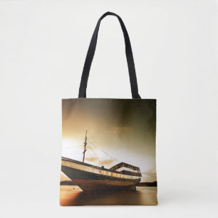 De carrosserie van het oude schip Bali, Indonesi Tote Bag