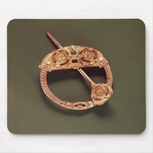 De Cavan of 'Queen's' Brooch uit Cavan Muismat (Voorkant)