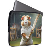 De cavia-cricketspeler: gekleed in het wit, laptop sleeve (Voorkant Rechts)