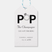 De champagne knallen ze heeft de ring verloving de cadeaulabel (Voorkant)