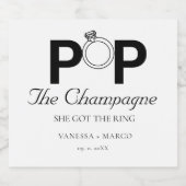 De champagne knalt, ze heeft de ring, verlovingsfe sparkling wijnetiket (Enkel label)