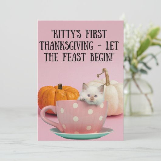 De charme van een kleine witte kitten Thanksgiving Feestdagenkaart (Staand voorkant)
