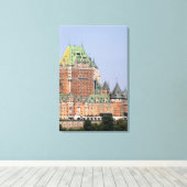 De Chateau Frontenac in Quebec City, Canada. Canvas Afdruk (Insitu (Houten vloer))