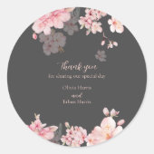 De chic roze sakura bloemen op een donkergrijs ronde sticker (Voorkant)