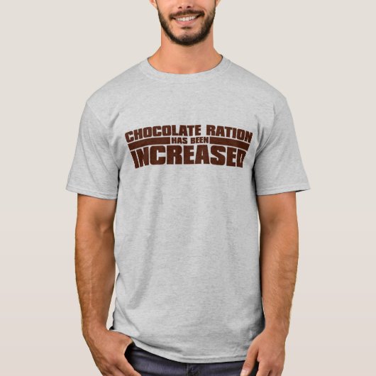 DE CHOCOLAATRATIE IS TOEGENOMEN T-SHIRT (Voorkant)