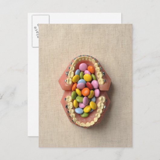 De chocolade die in het tandheelkundige model word briefkaart (Voorkant / Achterkant)