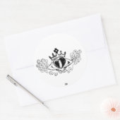 De Claddagh (zwart) Ronde Sticker (Envelop)