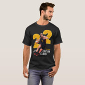 De Clark Cartoon dribbelbal pose met 22 backgr T-shirt (Voorkant volledig)