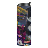 De Collie van de grens op een Paddle: Een Schilder Thermosbeker (Gedraaid links)