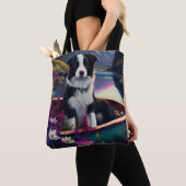 De Collie van de grens op een Paddle: Een Schilder Tote Bag (Dichtbij)