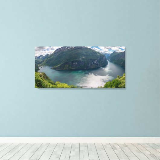 De complete Geirangerfjord in panorama canvas (Insitu (Houten vloer))