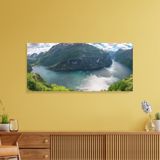 De complete Geirangerfjord in panorama canvas Afdruk (Insitu (Woonkamer))