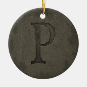De concrete Brief P van het Monogram Keramisch Ornament