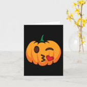 De Coven Club heks Chelorette Est. 2025 Gotische H Kaart (Gele Bloem)