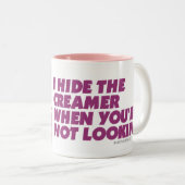 'De Creamer verbergen' - KoffeeKat Tweekleurige Koffiemok (Voorkant rechts)