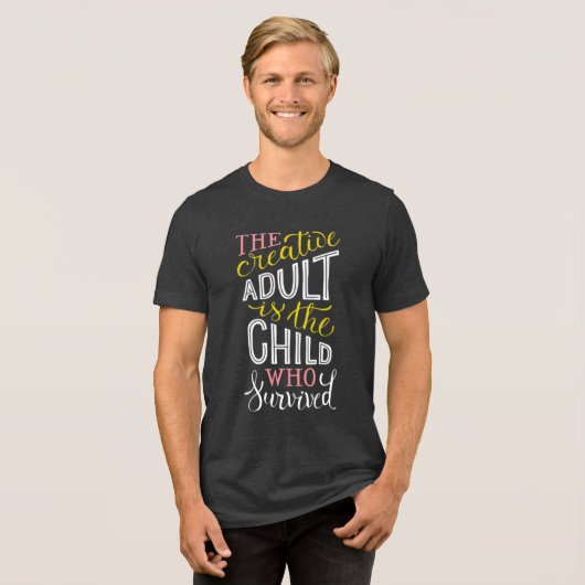 De Creatieve Volwassene: Retro Typografie T-shirt (Voorkant volledig)