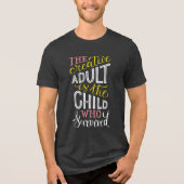 De Creatieve Volwassene: Retro Typografie T-shirt (Voorkant)