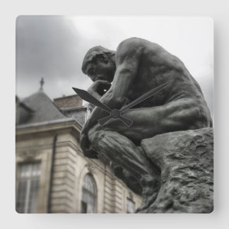 De culptuur van Thinker Rodin Paris Vierkante Klok