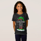 De curseuse Elf-kerstfamilie komt overeen met de b T-shirt (Voorkant volledig)