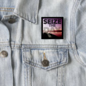 De dag in beslag nemen vierkante button 5,1 cm (In situ)