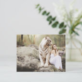 De Dame en de Tijger — Briefkaart (Staand voorkant)