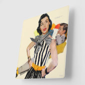 De dame werd beledigd 2 vierkante klok (Hoek)