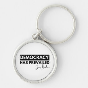 De democratie heeft de overhand gekregen van Joe B Sleutelhanger