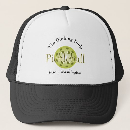 De Dinking Dude Guy Pickleball Bal Baseball Trucker Pet (Voorkant)