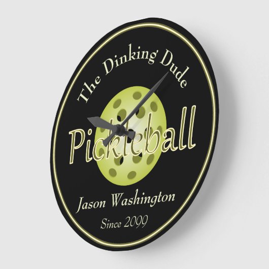 De Dinking Dude Guy Pickleball Ball Wall Clock Grote Klok (Hoek)