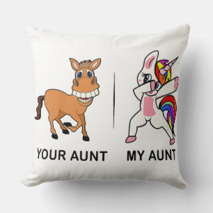 De Dog Mam Tunt voor tante. Kussen
