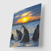 De dolfijnen zonder fles in zonlicht vierkante klok (Hoek)