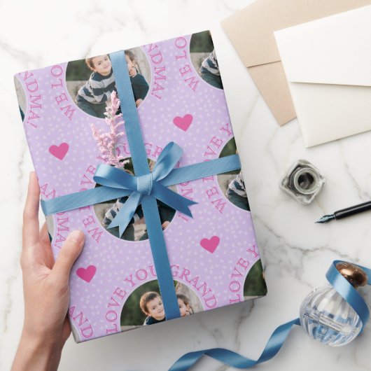 De douanetekst van de grootmoeder en foto's paars cadeaupapier (Geschenken)