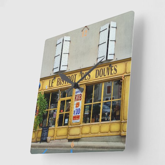 De Dove Bistro, Verteuile Sur Charente. Vierkante Klok (Hoek)